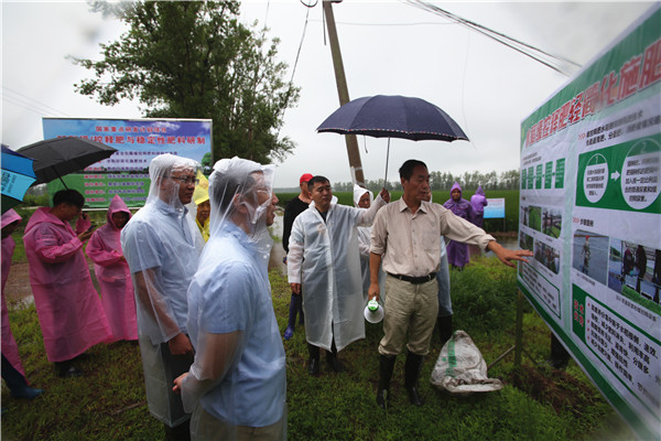 国家重点研发计划“纳米复合包膜缓控释肥料研制与应用”课题2019年度研讨会及水稻轻简化施肥技术现场观摩与交流会在佳木斯乐成召开 国家重点研发计划“纳米复合包膜缓控释肥料研制与应用”课题2019年度研讨会及水稻轻简化施肥技术现场观摩与交流会在佳木斯乐成召开